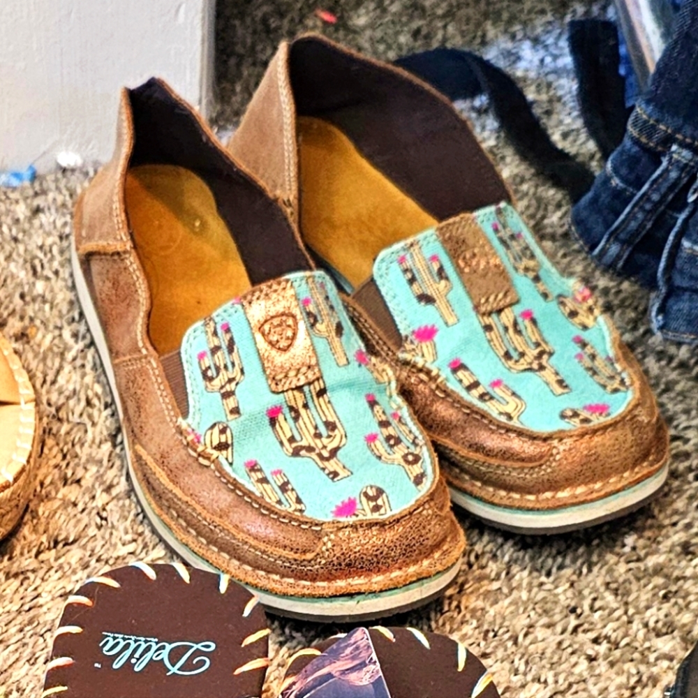 Metalic Bronze & Cactus Ariat Cruisers